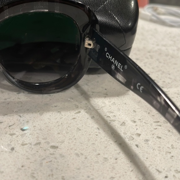 CHANEL SUNGLASSES - Picture 3 of 11